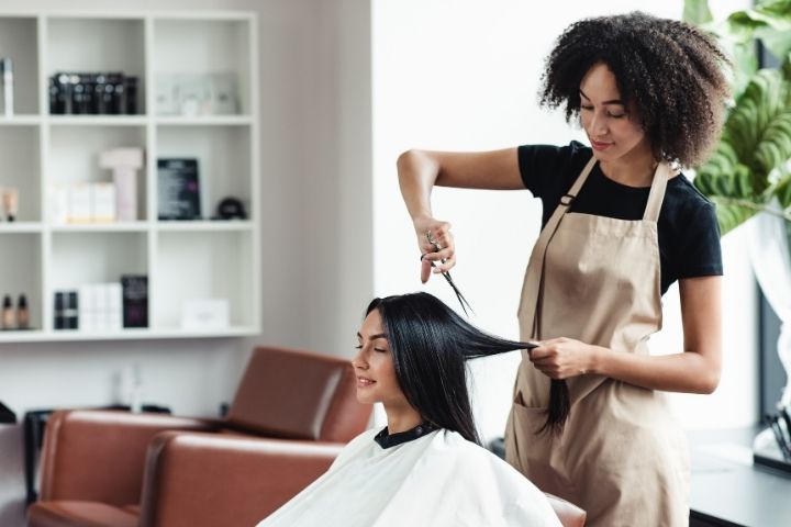 Take on the Beauty Industry With a Cosmetology Certificate